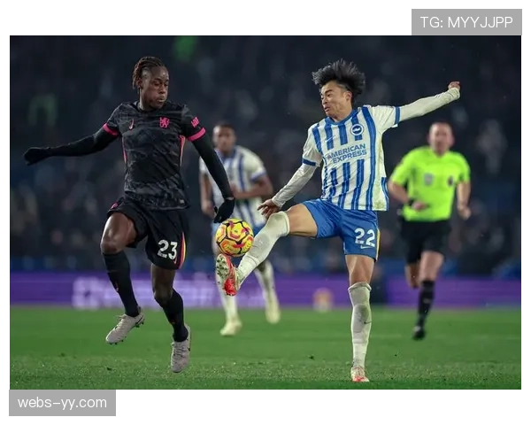 半场：布莱顿1-1利物浦，三笘薰一条龙破门，迪亚斯扳平。